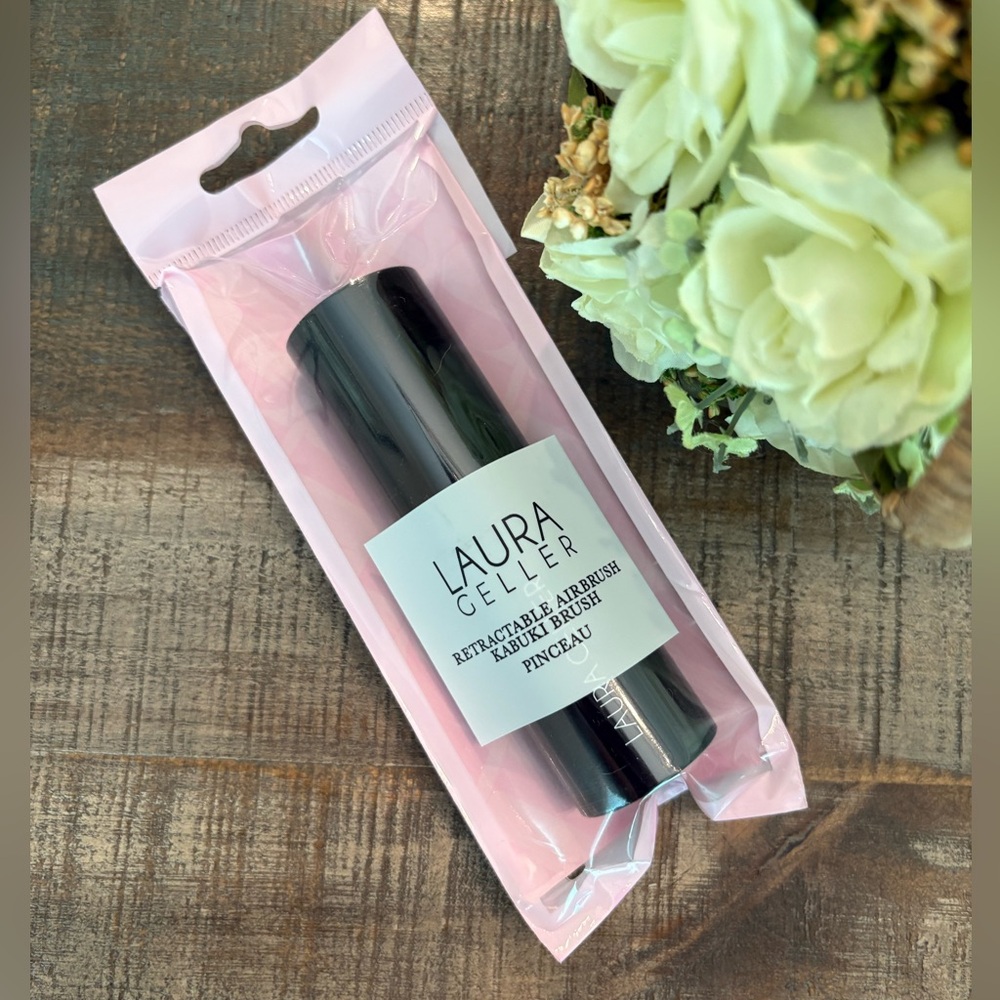 NEW Laura Geller RETRACTABLE Airbrush KABUKI Makeup BRUSH!